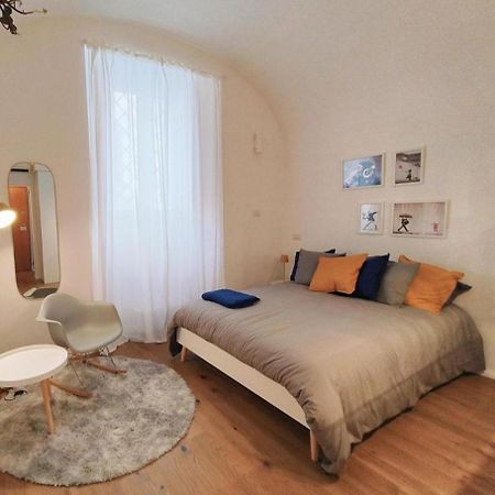 In Urbs Apartment Salerno Exterior photo